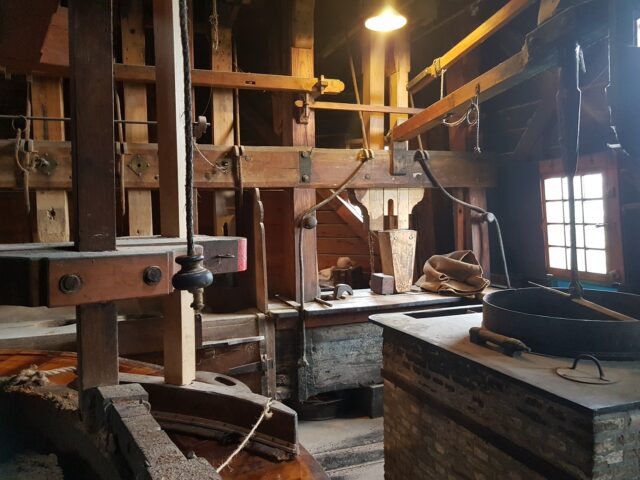 In de olie – De Bonte Hen Vuister RV